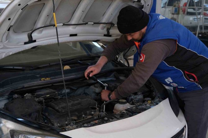 Araçtaki Deprem Çantası Hayat Kurtarıyor