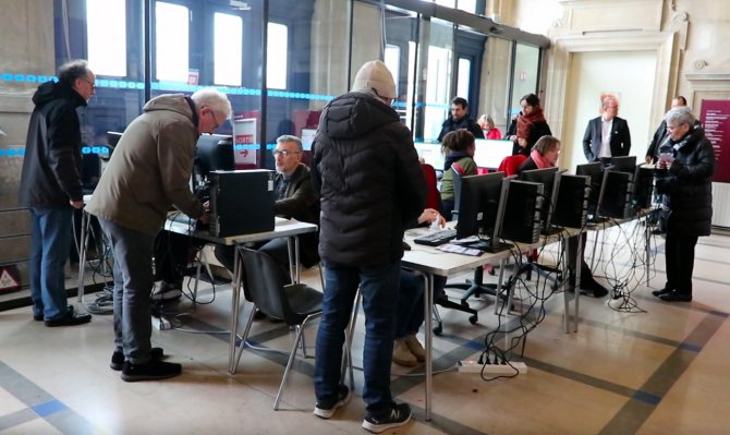 Paris’te Elektrikli Scooter Kullanımı İçin Referandum Düzenlendi