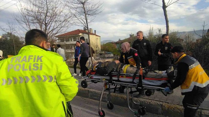 Tırın Dorsesinin Çarptığı Motosiklet Sürücüsü Yaralandı