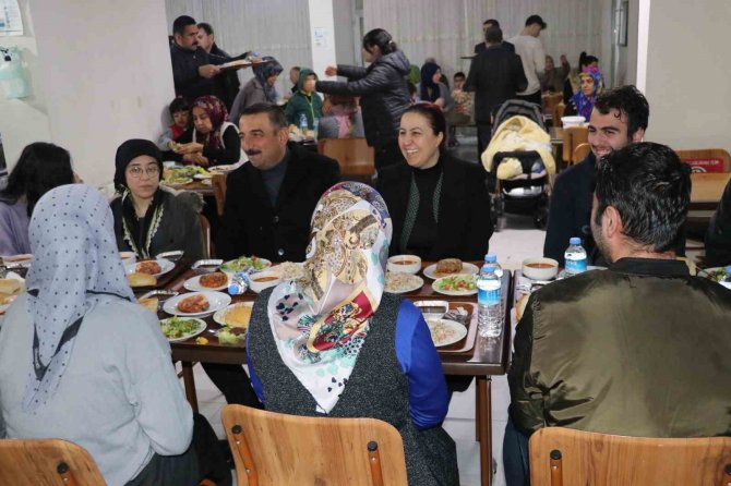 Siirt Valisi Hacıbektaşoğlu, Kyk Yurtlarına Yerleştirilen Afetzede Ailelerle İftar Yaptı