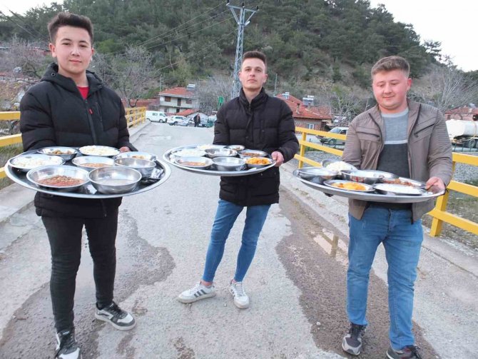 Balıkesir’de Toplu İftar Geleneği Devam Ediyor