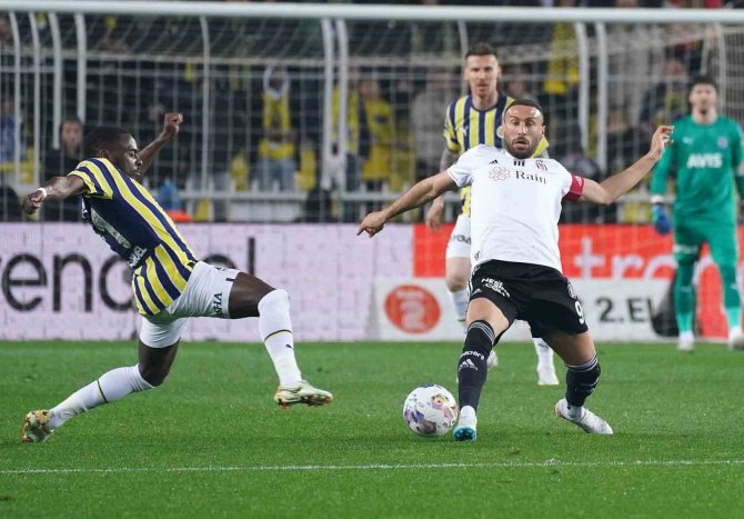 Spor Toto Süper Lig: Fenerbahçe: 1 - Beşiktaş: 0 (İ̇lk Yarı)