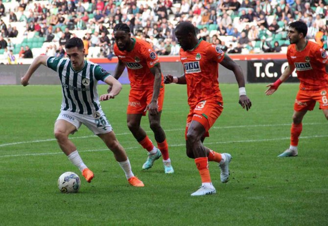 Spor Toto Süper Lig: Giresuspor: 0 - Corendon Alanyaspor: 1 (İ̇lk Yarı)