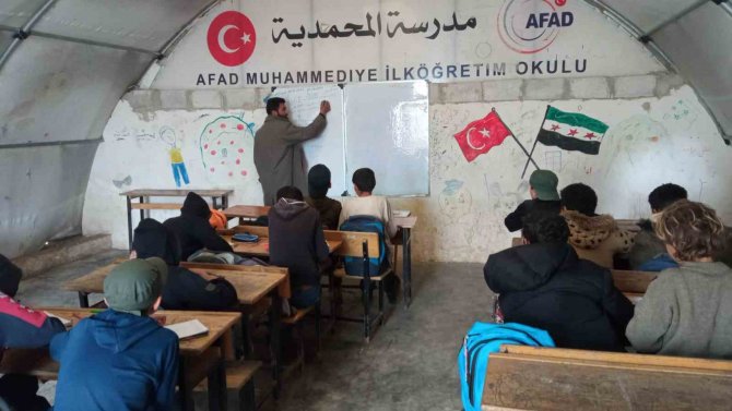 Suriye’de Deprem Sonrası Eğitim Çadırlarda Başladı