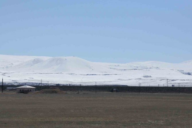Kars’ta Dağlar Beyaz Örtüyle Kaplandı
