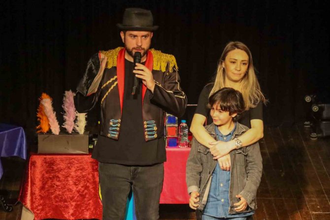 Yalova’da Çocuklar İllüzyon Gösterisi İle Eğlendi