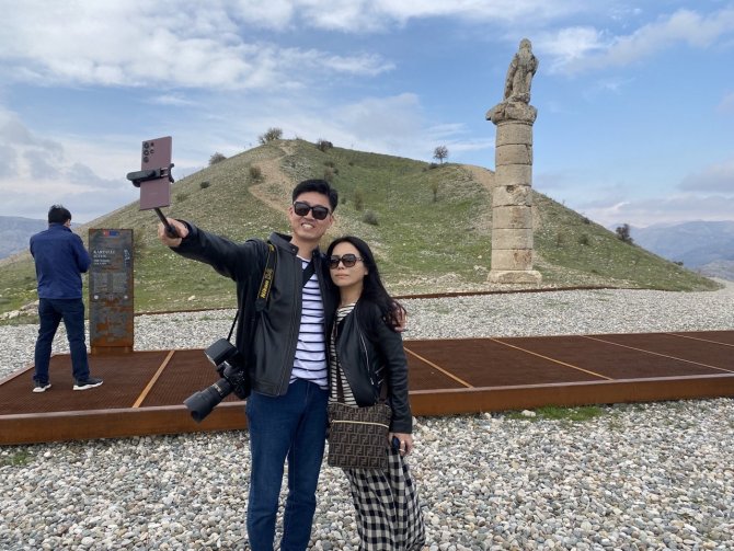 Güney Koreli Turistler Deprem Bölgesindeki Tarihi Alanları Gezdi