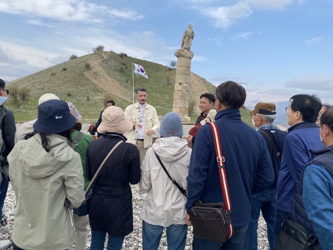 Güney Koreli Turistler Deprem Bölgesindeki Tarihi Alanları Gezdi