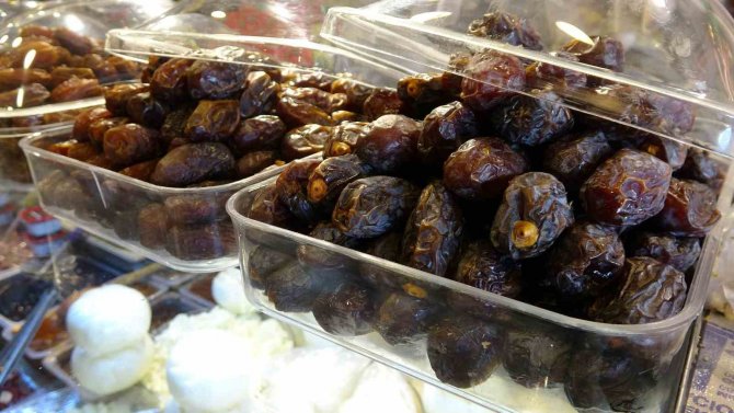 Hurma İftar Sofralarının Başköşesinde Yer Alıyor