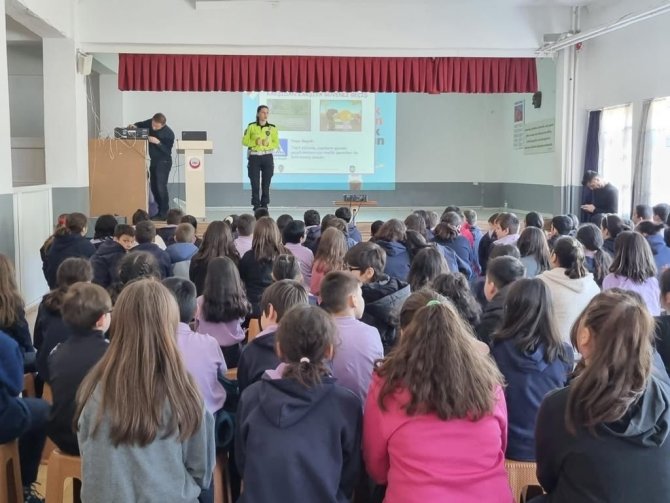 Çocuklar Trafik Kurallarını Öğreniyor