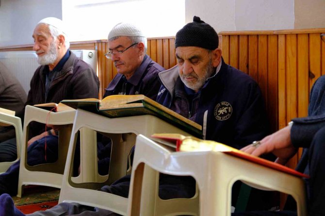 14 Asırlık Mukabele Geleneği Genç Hafızlara Emanet
