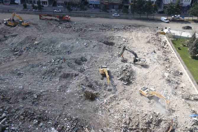 89 Kişinin Öldüğü Galeria İ̇ş Merkezinden Yaklaşık 12 Bin Ton Moloz Çıkartıldı