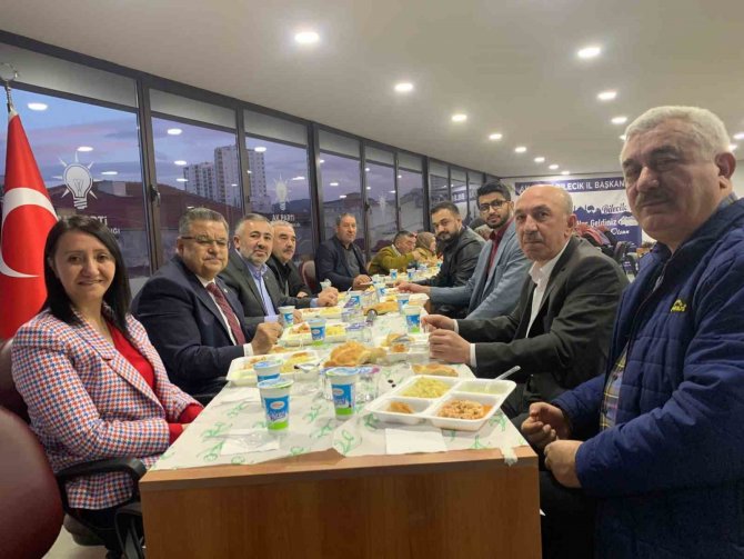 Ak Partili Başkanlar İftarda Bir Araya Geldi
