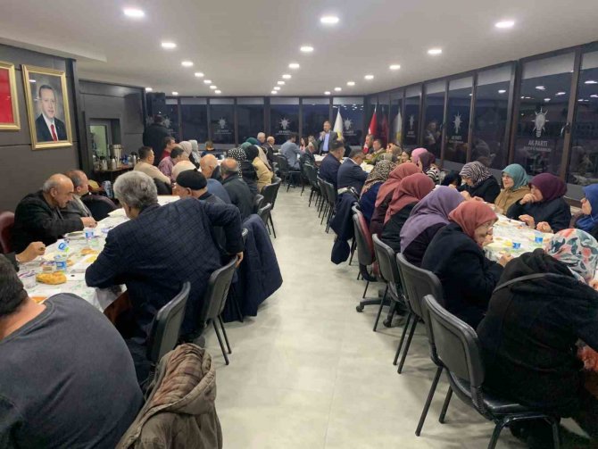 Ak Partili Başkanlar İftarda Bir Araya Geldi