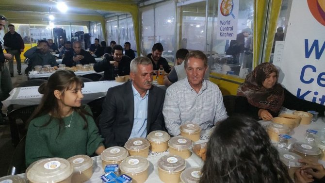 Abd Büyükelçisi Flake, İ̇slahiye’de Depremzedelerle İftar Yaptı