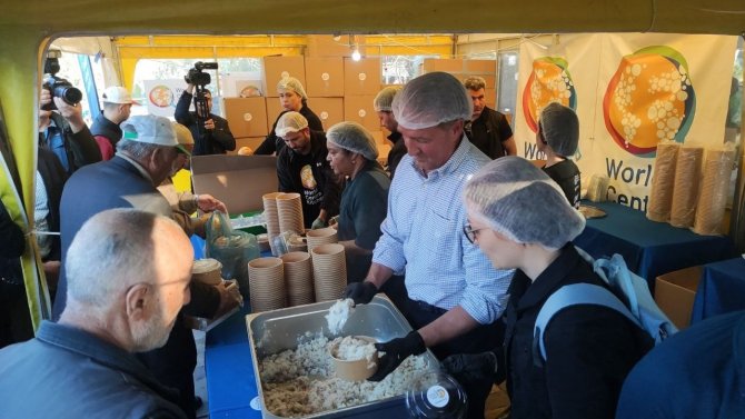 Abd Büyükelçisi Flake, İ̇slahiye’de Depremzedelerle İftar Yaptı