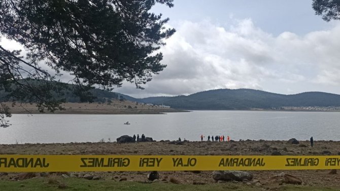 Bolu’da Tekne Alabora Oldu: Kayıp Bir Kişi Aranıyor
