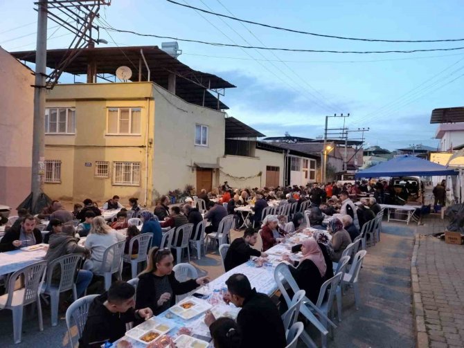 Binlerce Aydınlı Aydın Büyükşehir Belediyesi’nin İftar Sofralarında Buluşuyor