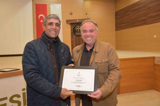 Başkan Öndeş, Eyt’den Emekli Olan Personellerine “Teşekkür Belgesi" Takdim Etti