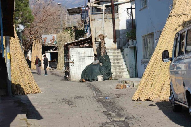 Yılda Tonlarca Ürün İşlenen Mahallenin Yüzde 98’i Geçimini Bu İşten Sağlıyor