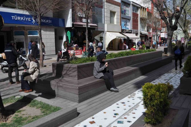 Sıcak Havayı Fırsat Bilen Vatandaşlar Dışarıya Akın Etti