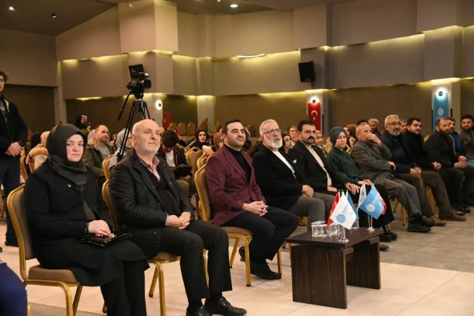 Usta Yazardan Vatandaşlara: "Okumayan İnsan Ne Bilir?"