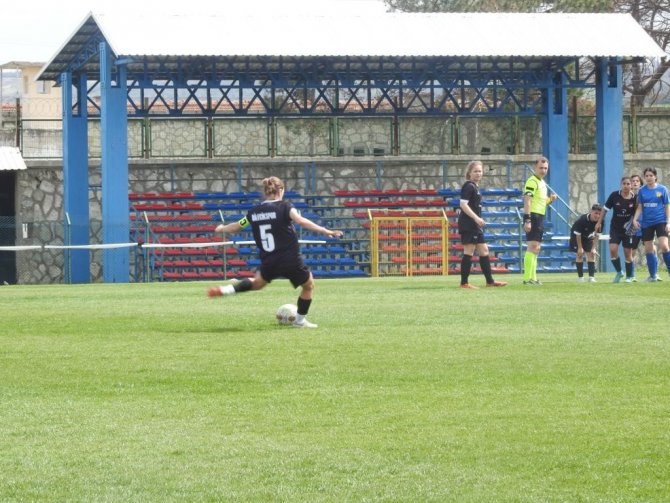 Bilecikspor Bayan Futbol Takımı Gol Oldu Yağdı