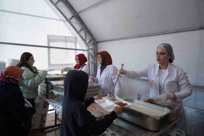 Bilecik’te Ramazan Ayında Paylaşma Ve Dayanışma Geleneği Sürüyor