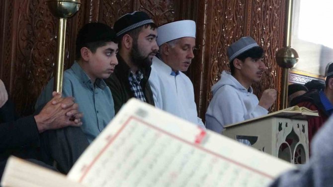 Bingöl’de 14 Asırlık Mukabele Geleneği Sürüyor