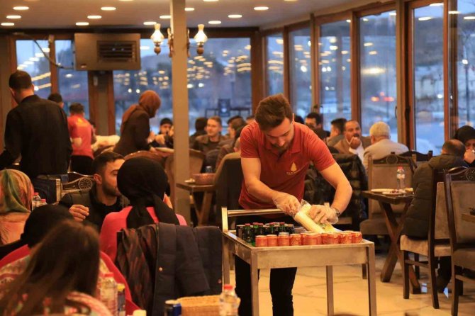 Tatvan’da Depremzedeler Yararına İftar
