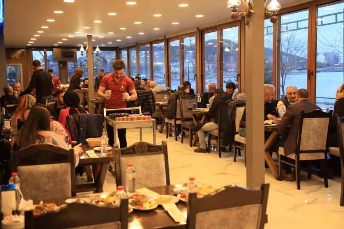Tatvan’da Depremzedeler Yararına İftar