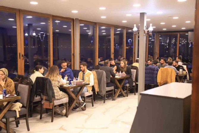 Tatvan’da Depremzedeler Yararına İftar