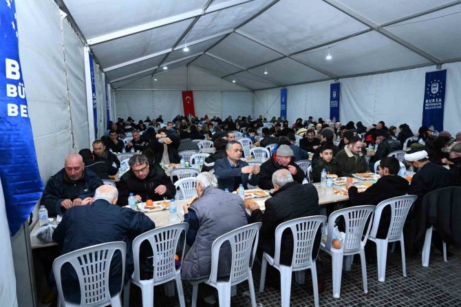 Başkan Aktaş, İftarını Emirsultan’daki Vatandaşlarla Açtı