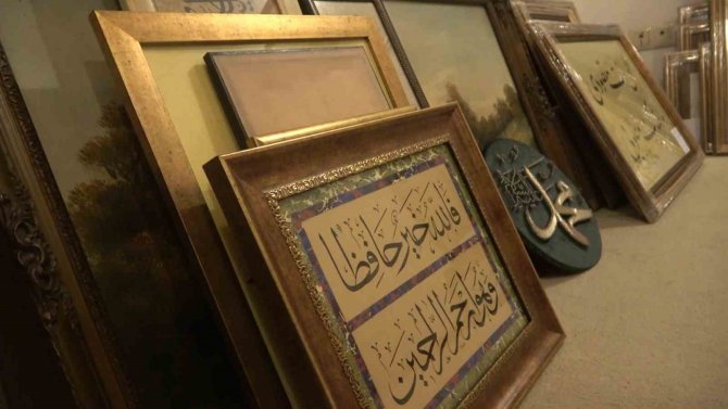 En Güzel Hat, Ebru Ve Tezhip Eserleri Depremzedeler İçin Açık Arttırmaya Çıkarıldı