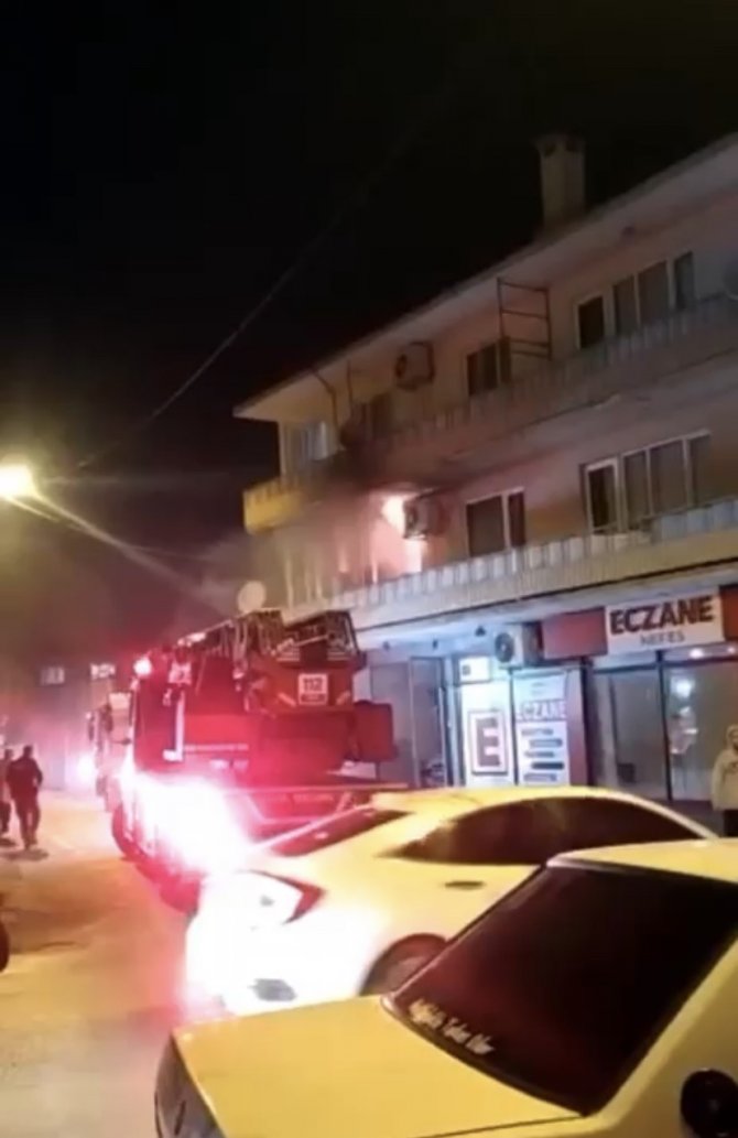 Bursa’da İki Katlı Evde Korkutan Yangın