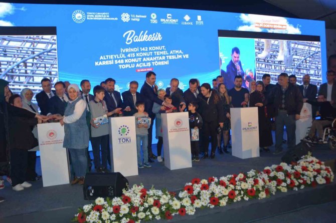 Bakan Kurum, Balıkesir’de Anahtar Teslim Ve Yeni Konutların Temel Atma Törenine Katıldı