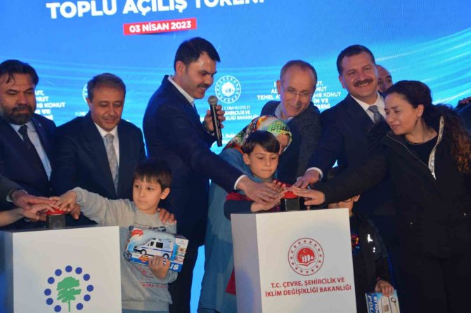 Bakan Kurum, Balıkesir’de Anahtar Teslim Ve Yeni Konutların Temel Atma Törenine Katıldı