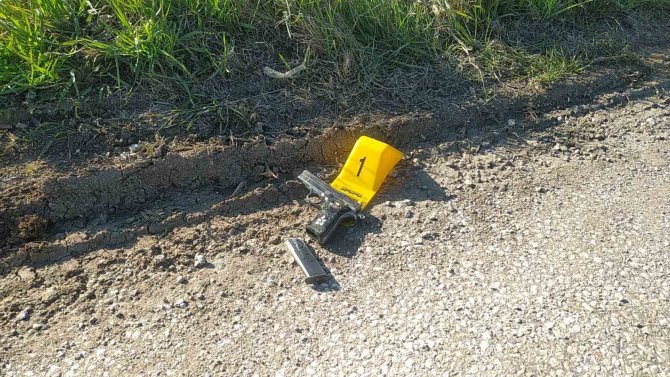 Yol Kenarında Sahipsiz Tabanca Bulundu