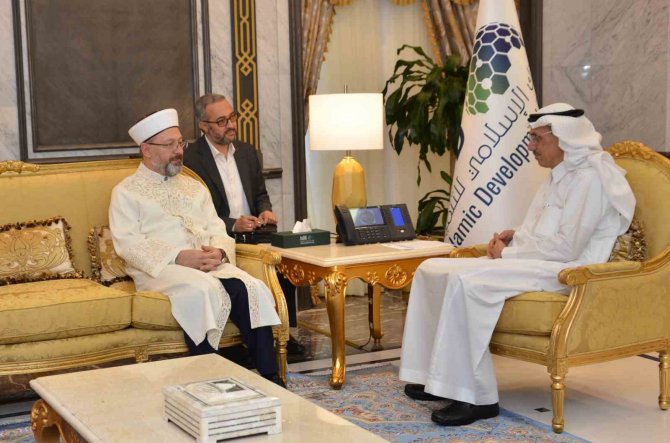 Diyanet İ̇şleri Başkanı Erbaş, Cidde’de İ̇slam Kalkınma Bankası Başkanı Al Jasser İle Görüştü