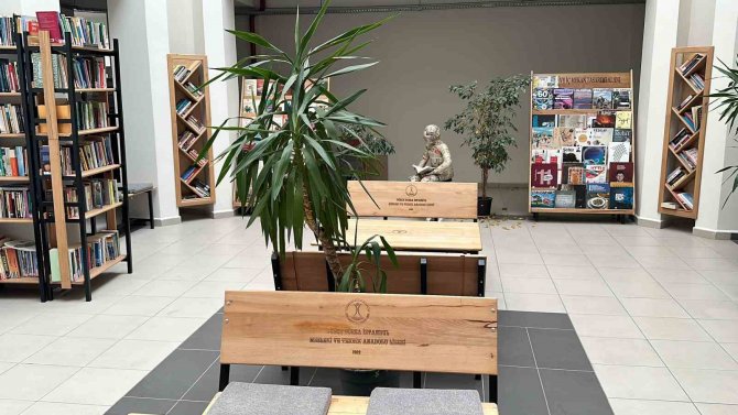 Atık Malzemelerden Kütüphane Kurdular