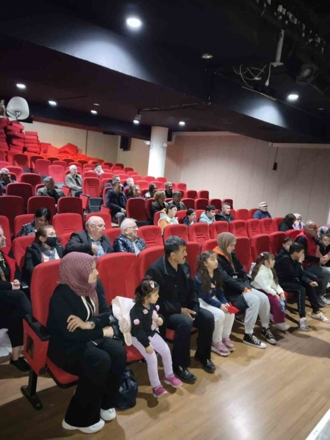 Depremzedelere Moral Tiyatrosu