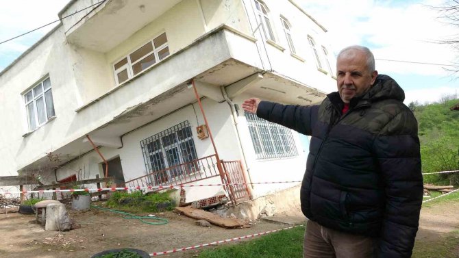 Ordu’da Heyelan: Bir Ev Yan Yattı