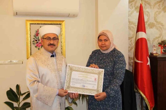 Filipinli Nenet Muğla’da Müslüman Oldu