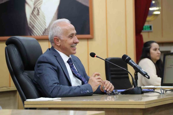 Gültak: "Güneş Balçıkla Sıvanmaz"