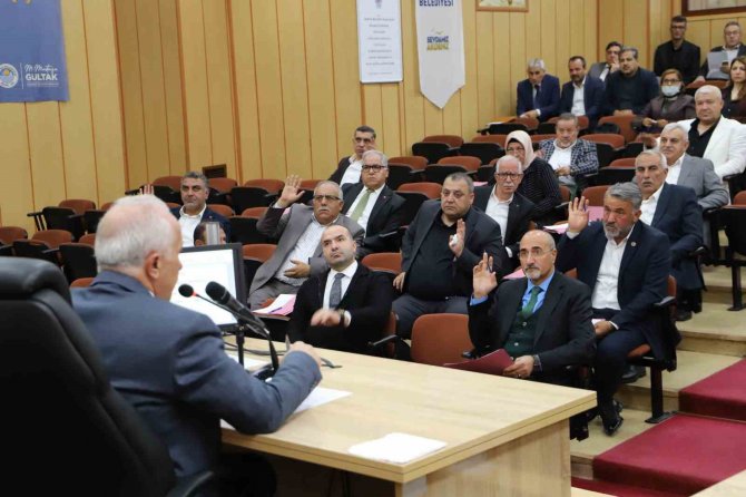 Gültak: "Güneş Balçıkla Sıvanmaz"