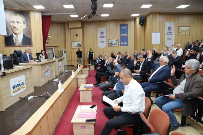 Gültak: "Güneş Balçıkla Sıvanmaz"