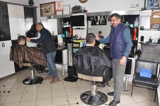 Dükkanındaki Bir Koltuğu Depremzede Berbere Ayırdı