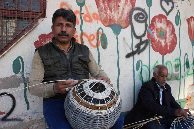 Yılda Tonlarca Ürün İşlenen Mahallenin Yüzde 98’i Geçimini Bu İşten Sağlıyor