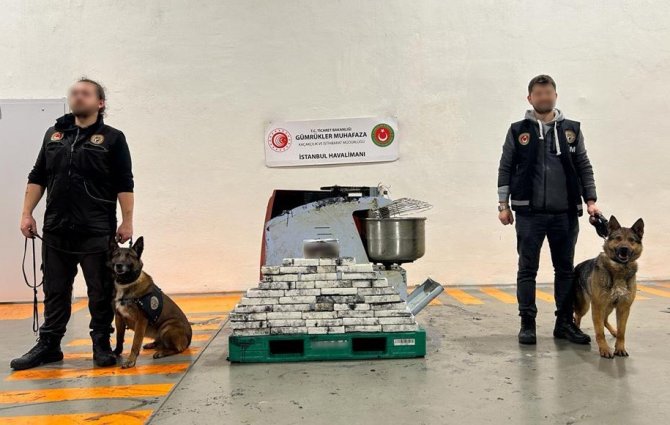 Hamur Karma Makinesinden 2 Kg Kokain Çıktı