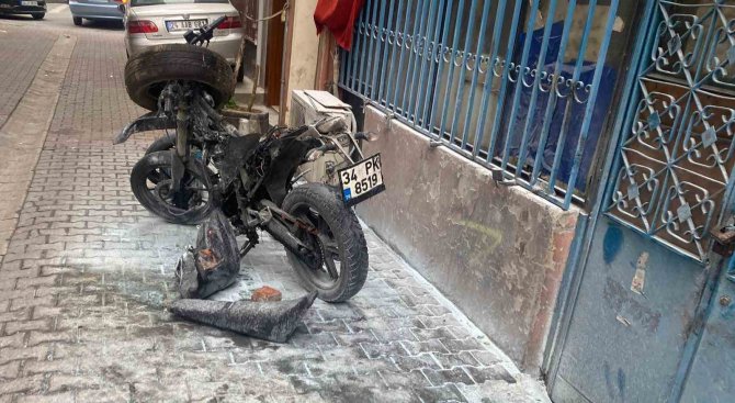 İ̇stanbul’da Dehşet Anları Kamerada: Motosikletini Yakıp, İşyerini Kurşunladılar